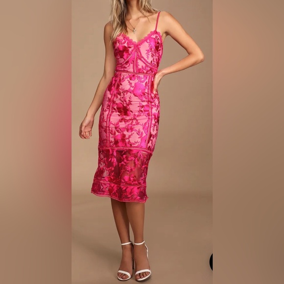 Lulus Dresses & Skirts - Lulu's Pink Floral Lace Dress